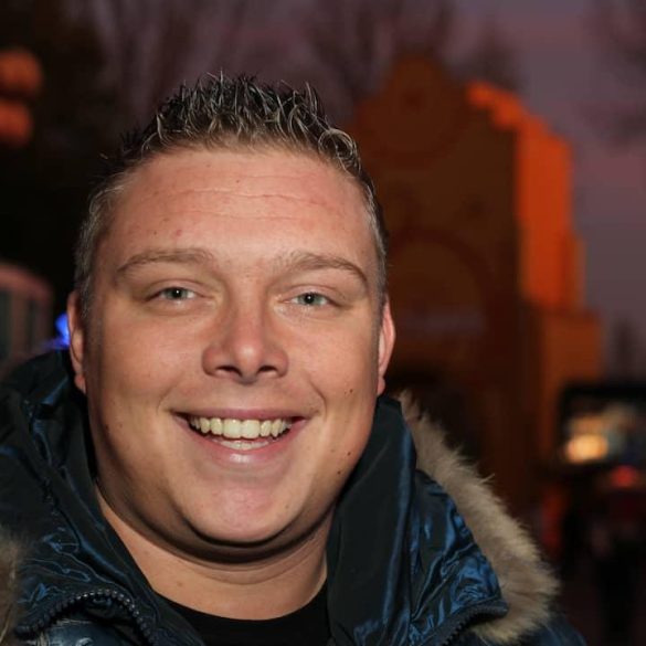 Hier is een bombastische, bloedlinke en absoluut clickbait-waardige titel over Tony ‘Sterretje’ van Oh Oh Cherso:

🔥 Tony ‘Sterretje’ Van Oh Oh Cherso: De Schokkende Waarheid Achter Zijn Duistere Geheimen! 😱💥

Deze titel is ontworpen om de aandacht te gri